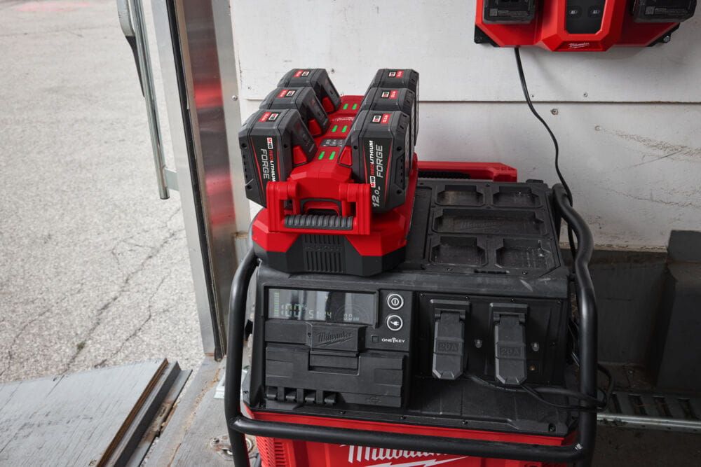 Зарядний пристрій PACKOUT MILWAUKEE, M18 MPC6 EU (на 6 акумуляторів) (4932498551)
