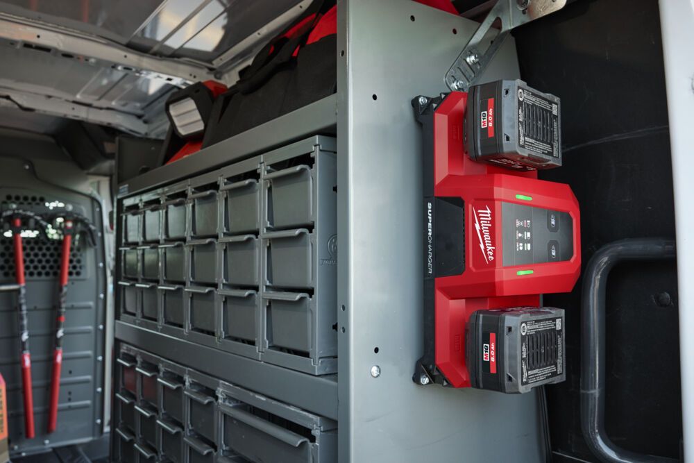 Зарядний пристрій MILWAUKEE, M18 MDBSC DUAL SUPER CHARGER (на 2 акумулятори) (4932498557)