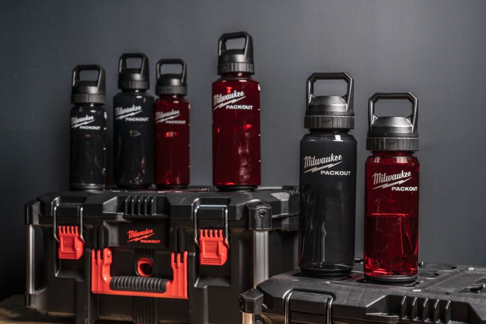 Пляшка для води PACKOUT MILWAUKEE, 1420 мл, червона (4932498638)