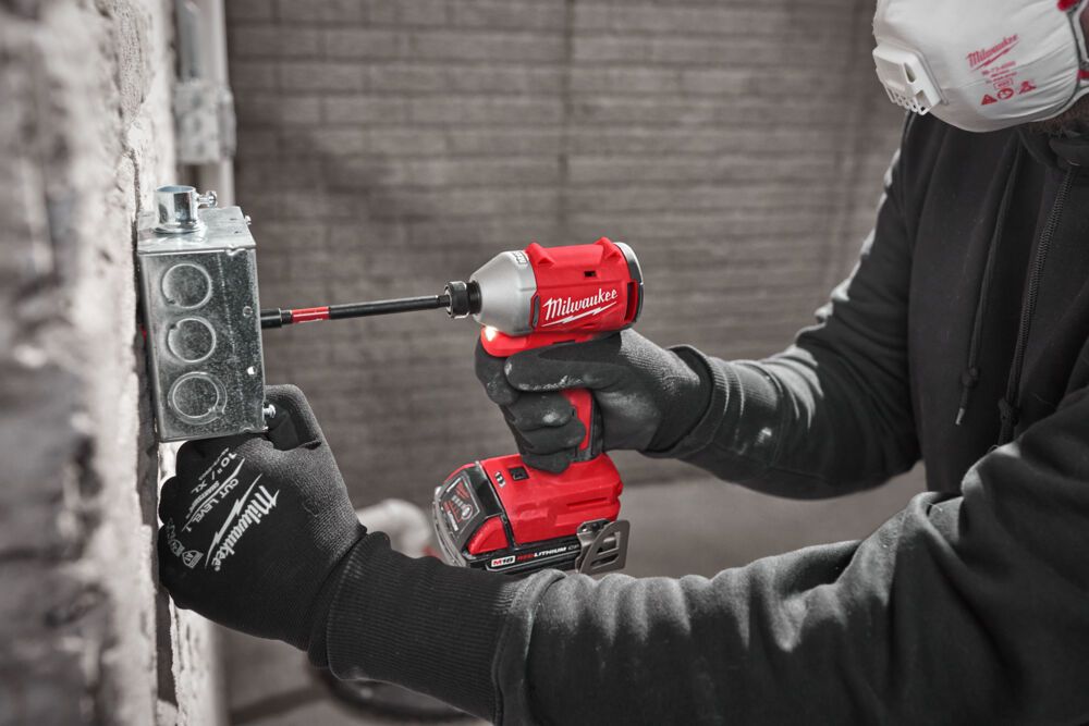 Шуруповерт ударний акумуляторний безщітковий 1/4" HEX MILWAUKEE, M18 BLIDR-0, 190Нм (каркас, кліпса для ременя, картонне пакуван (4933000199)