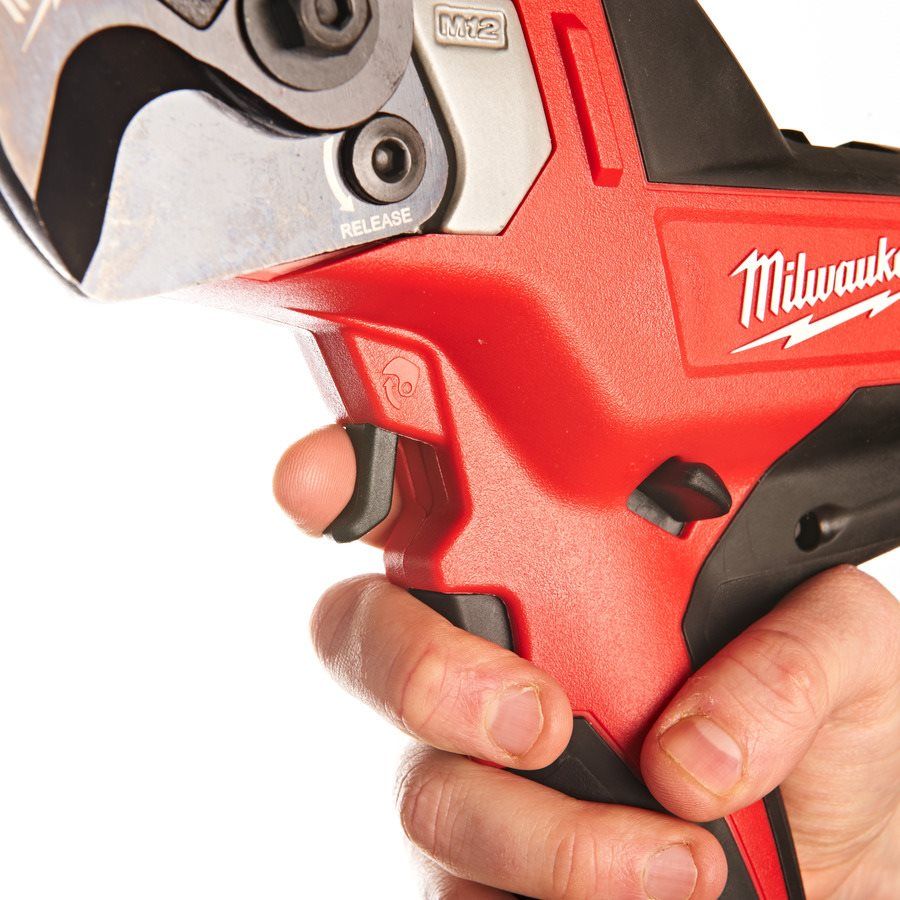 Кабелеріз акумуляторний MILWAUKEE, M12 CC-0, до 32мм (каркас, картонне пакування) (4933431600)