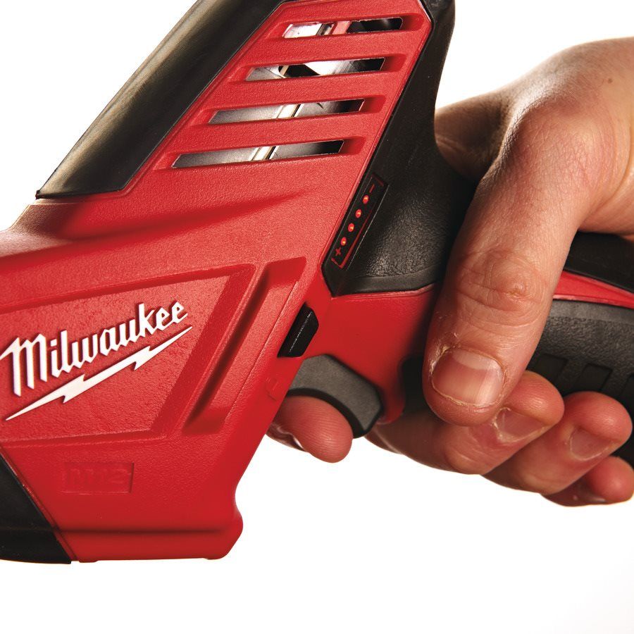 Пила шабельна акумуляторна MILWAUKEE, M12 C12 HZ-202С (зарядний пристрій С12 С, 2 акумулятори М12 В2 2Аг, полотно, кейс) (4933441195)