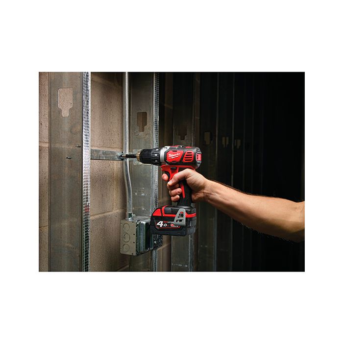 Дрель-шуруповерт Milwaukee M18 BDD-202C Lі-Іon (4933443555)