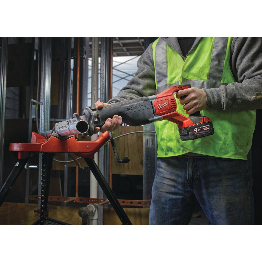 Пила шабельна акумуляторна MILWAUKEE, M18 BSX-402C (зарядний пристрій М12-18 С, 2 акумулятори М18 В4 4Аг, полотно, кейс) (4933447285)