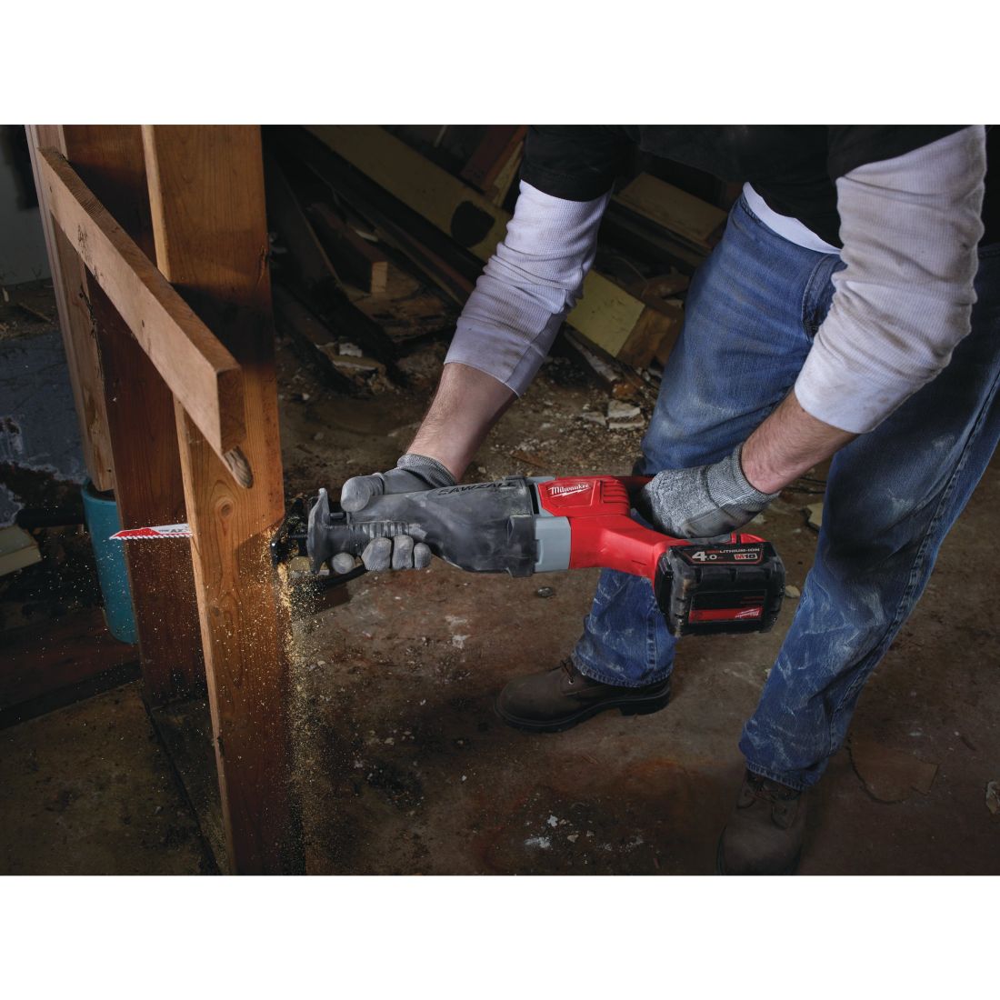 Пила шабельна акумуляторна MILWAUKEE, M18 BSX-402C (зарядний пристрій М12-18 С, 2 акумулятори М18 В4 4Аг, полотно, кейс) (4933447285)