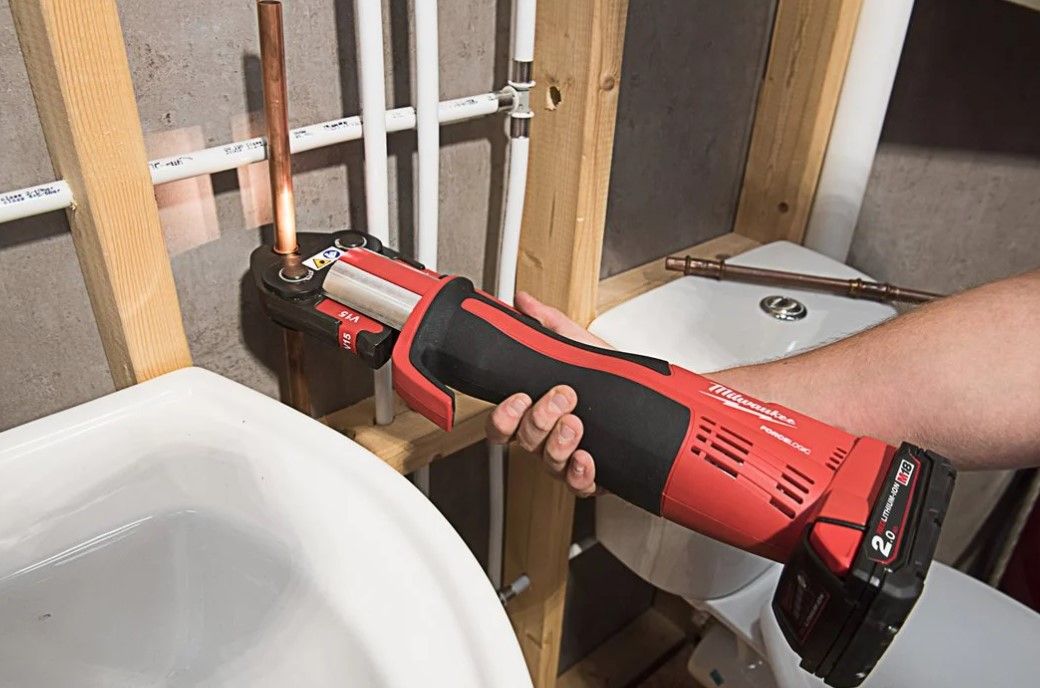 Обтискач гідравлічний акумуляторний для труб MILWAUKEE, M18 BLHPT-202C U-SET (зарядний пристрій М12-18 С, 2 акумулятори М18 В2 2 (4933451136)