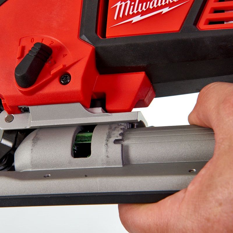 Лобзик акумуляторний MILWAUKEE, M18 BJS-402С (зарядний пристрій М12-18 С, 2 акумулятори М18 В4 4 Аг, аксесуари, кейс) (4933451389)