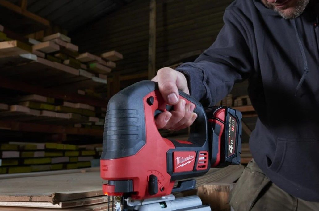 Лобзик аккумуляторный Milwaukee M18 BJS-0 без АКБ и ЗУ (4933451391)