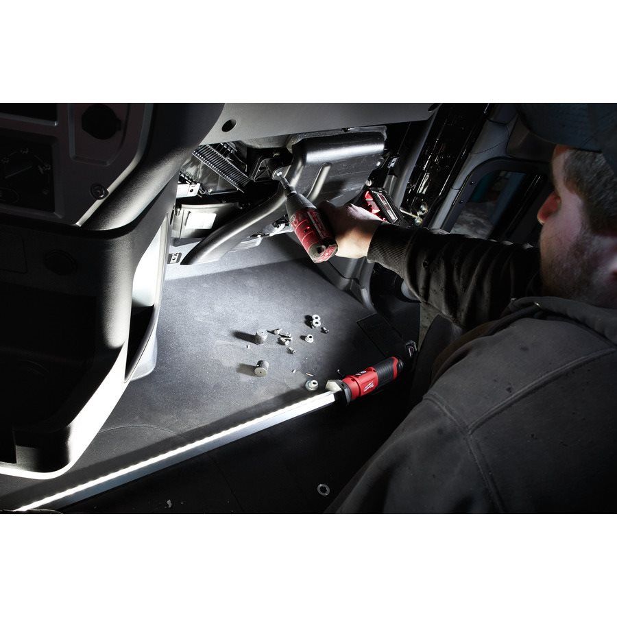 Аккумуляторный фонарь Milwaukee M12 UHL-0 (4933459432)