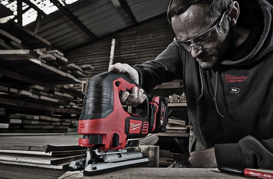 Лобзик акумуляторний MILWAUKEE, M18 BJS-0X (каркас. полотно, адаптер, кожух, насадка, накладка підошви, HDкейс) (4933459573)