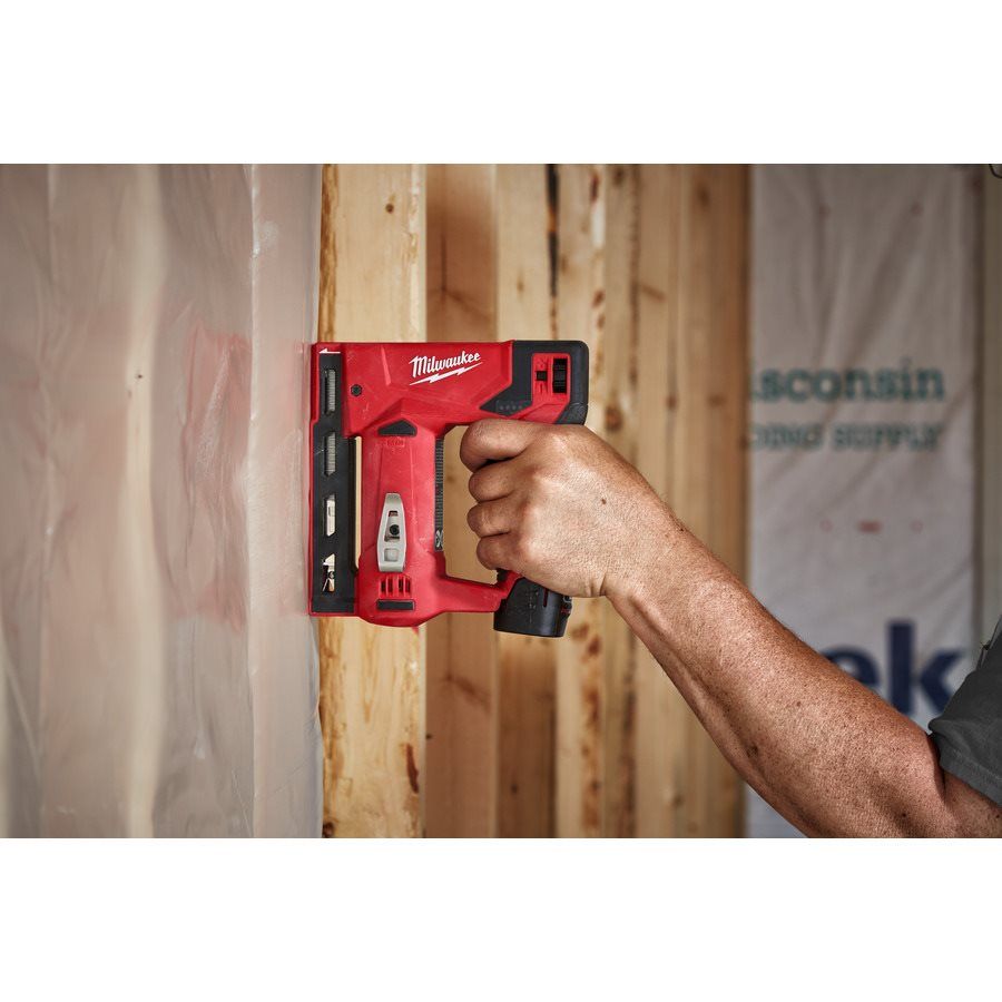 Аккумуляторный степлер Milwaukee M12 BST-0 (4933459634)