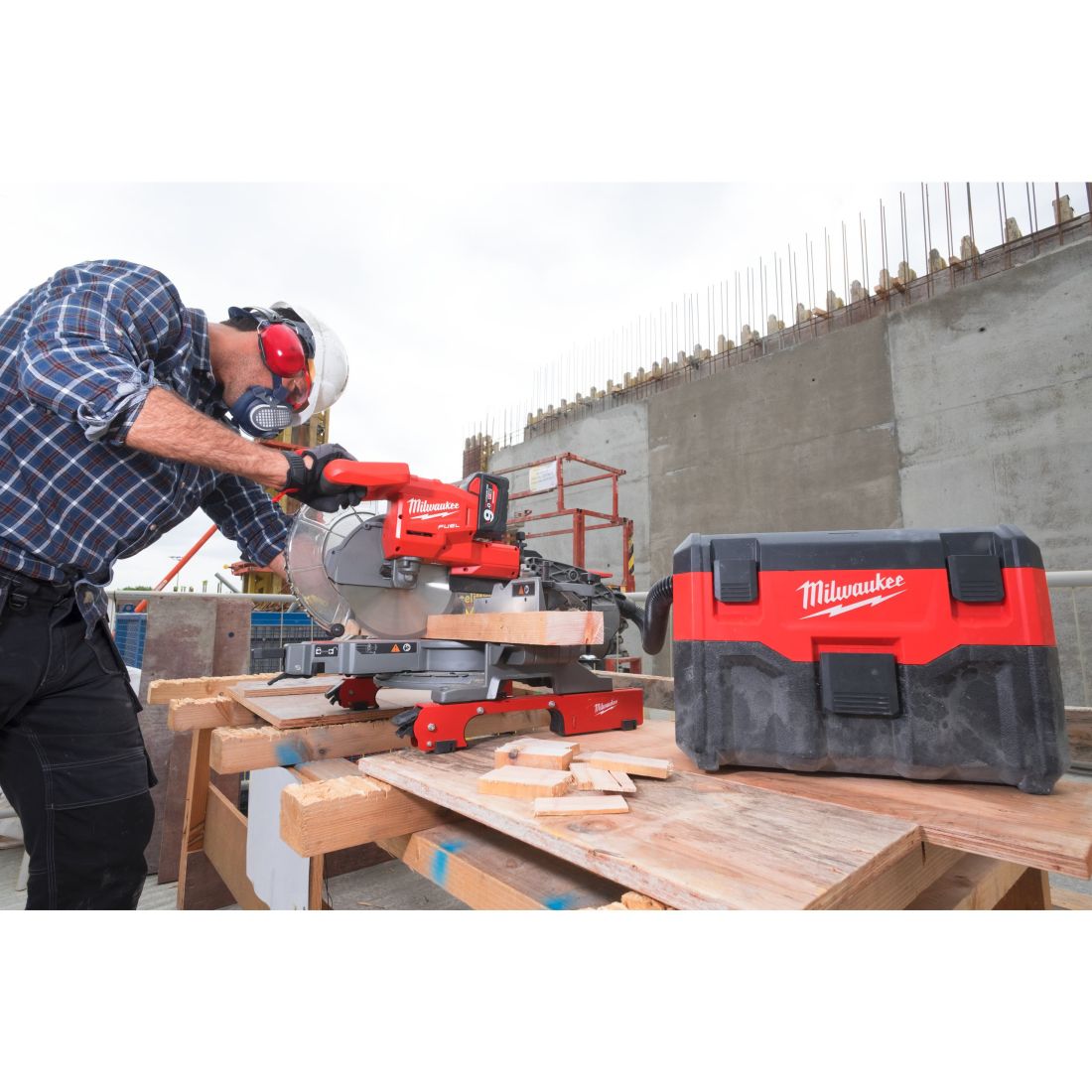 Пилосос акумуляторний MILWAUKEE, M18 VC2-0 для сухого і вологого прибирання (4933464029)