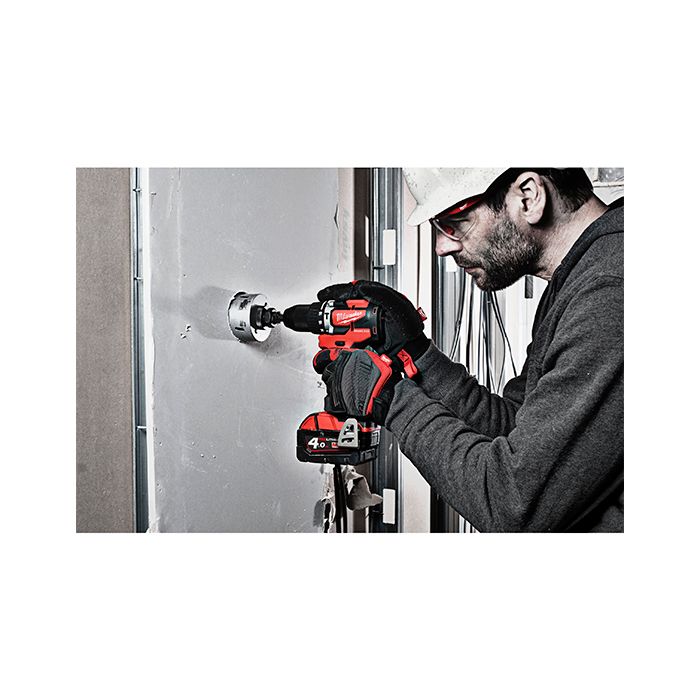Аккумуляторная ударная дрель-шуруповерт Milwaukee M18 CBLPD-202C (4933464320)