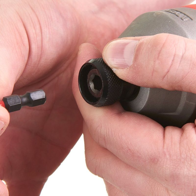 Шуруповерт ударний акумуляторний безщітковий 1/4" HEX MILWAUKEE, M18 CBLID-0, 180Нм (каркас, кліпса для ременя, картонне пакуван (4933464476)
