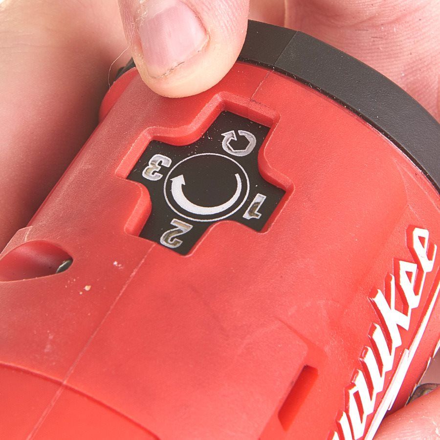 Гайковерт акумуляторний безщітковий 1/4'' MILWAUKEE, M12 FIW14-0, 136Нм, з кільцем (каркас, кліпса для ременя, картонне пакуванн (4933464611)