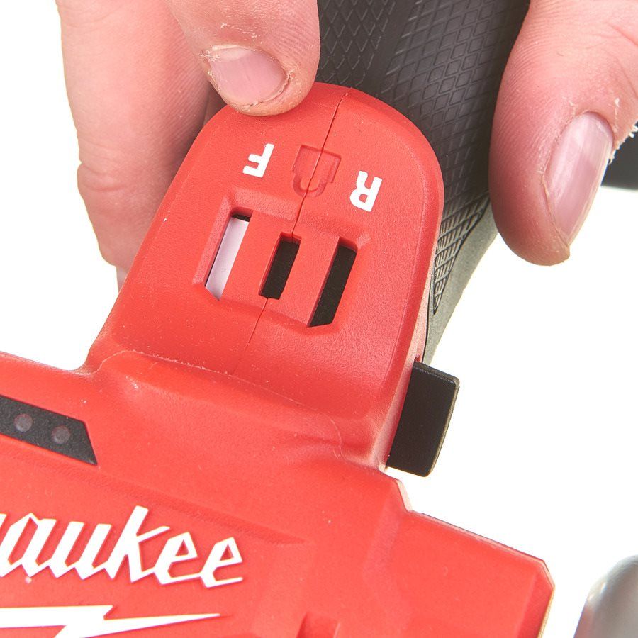 Шліфмашина універсальна відрізна акумуляторна безщіткова MILWAUKEE, M12 FCOT-422X, діаметр 76мм (зарядний пристрій С12 С, 1 х М1 (4933464619)