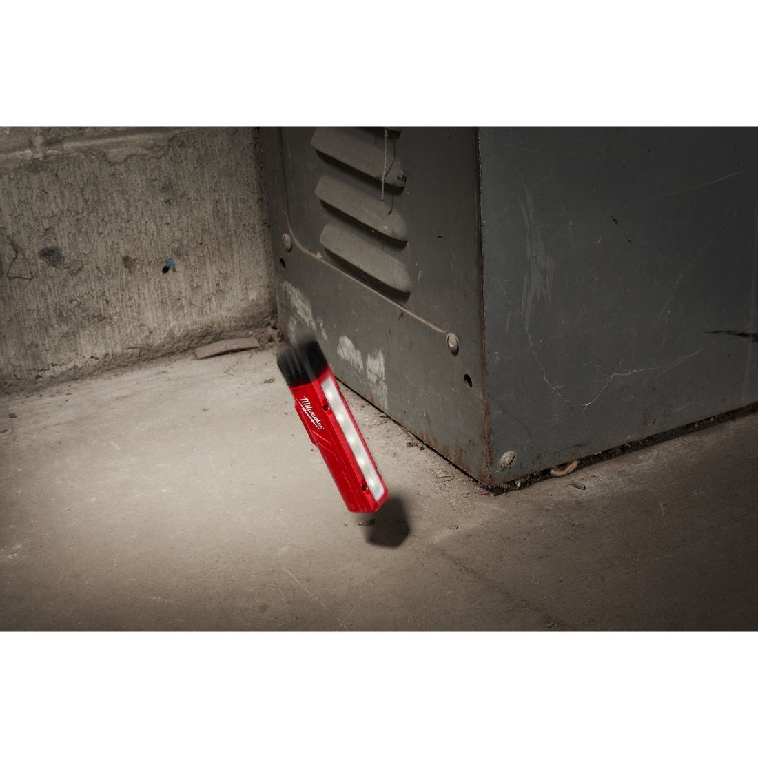 Карманный фонарь на батарейках Milwaukee FL-LED (4933464824)
