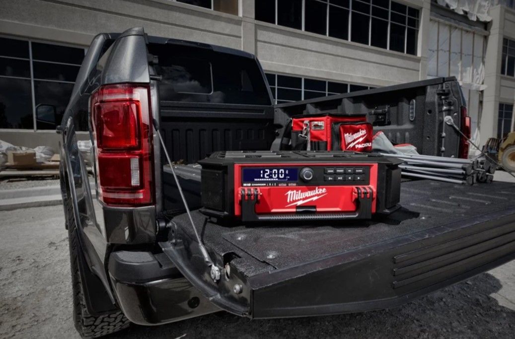 Радіоприймач акумуляторний із зарядним пристроєм PACKOUT MILWAUKEE, M18 PRCDAB+-0 (4933472112)