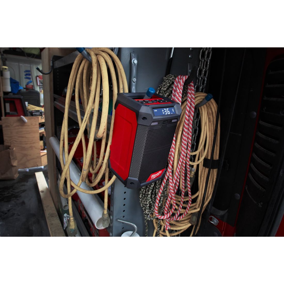 Аккумуляторное радио Milwaukee M12 RCDAB+ (4933472114)