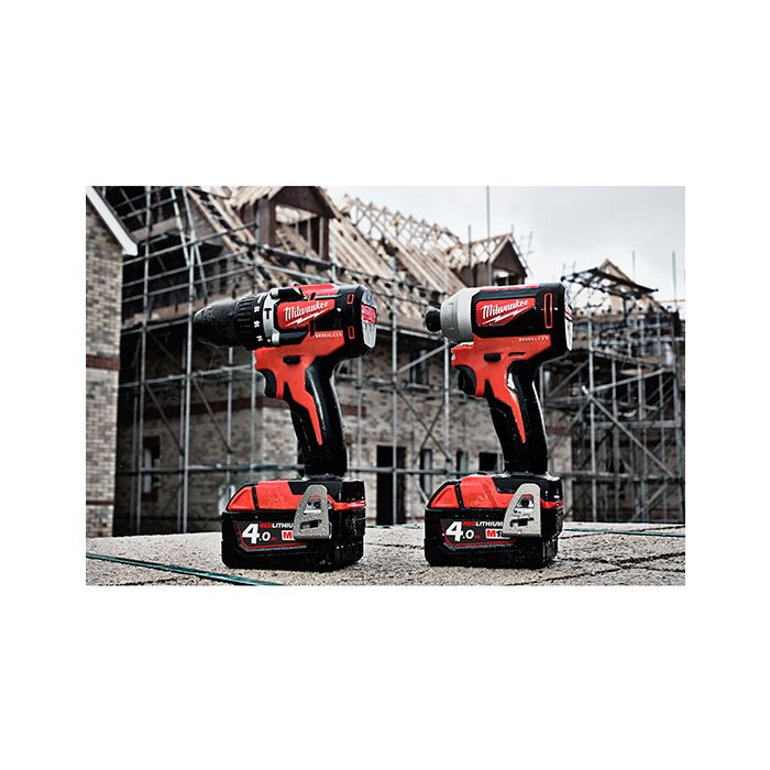 Аккумуляторная ударная дрель-шуруповерт Milwaukee M18 CBLPD-422C (4933472116)