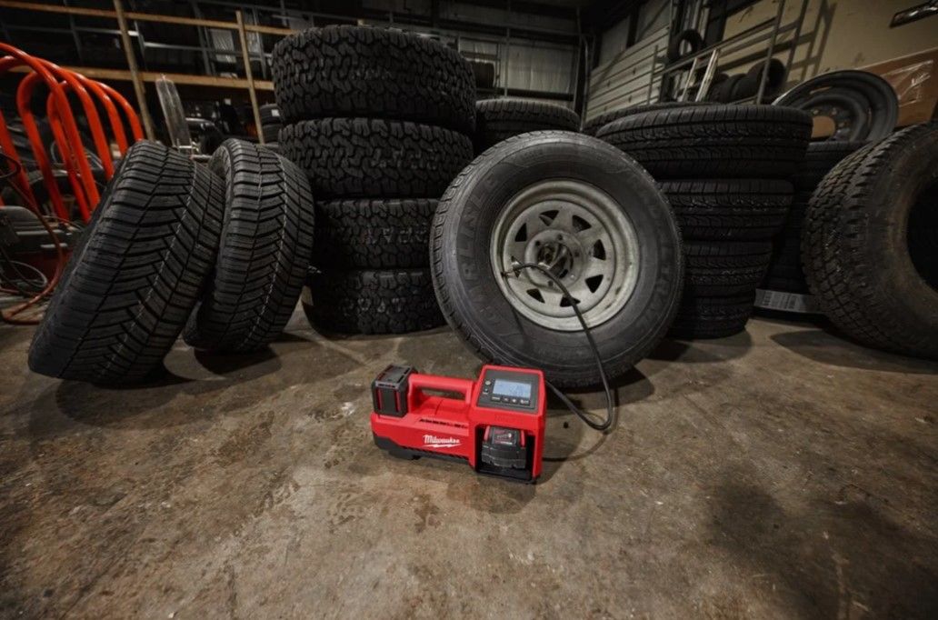Компрессор повітряний акумуляторний MILWAUKEE, M18 BI-0 (каркас) (4933478706)