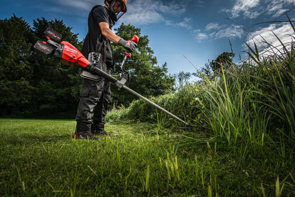 Тример акумуляторний безщiтковий MILWAUKEE M18 F2BCU-0 (2Х18В) (ЗП+2 акум.Х12Аг) FORGE™ (4933480860)