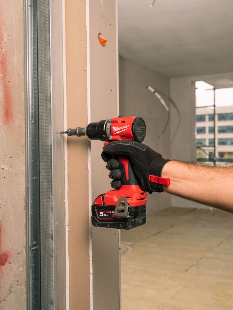 Дриль-шуруповерт з ударом акумуляторний безщітковий MILWAUKEE, M18 BLPDRC-502C, 60,5Нм (зарядний пристрій М12-18 С, 2 акумулятор (4933492826)