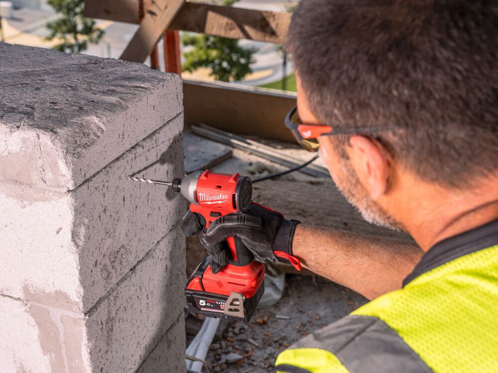 Шуруповерт ударний акумуляторний безщітковий 1/4'' HEX MILWAUKEE, M18 BLIDRC-0. 190Нм (каркас, кліпса для ременя) (4933492839)