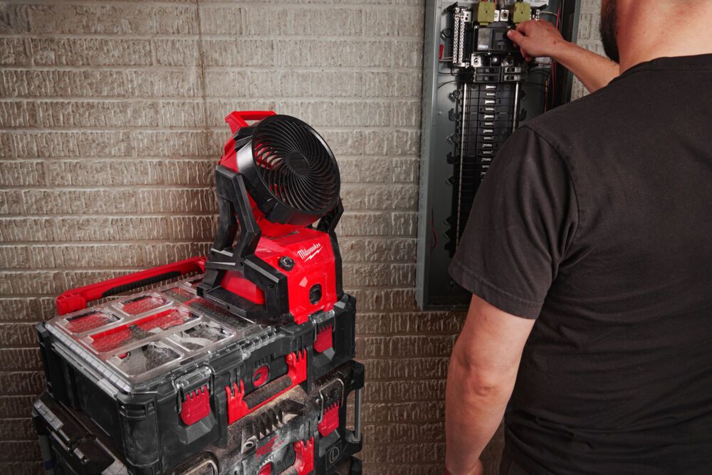 Вентилятор акумуляторний безщітковий MILWAUKEE M18 AFG2-0 (4933493443)