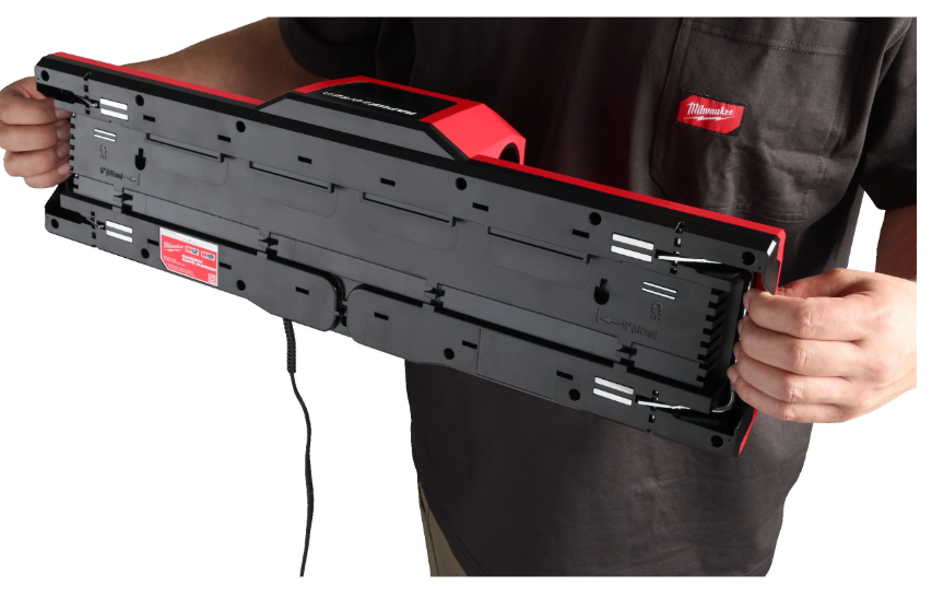 Зарядний пристрій MILWAUKEE, M12-18 GBC4 (4хМ18, 2хМ12, ліхтар) (4933493863)