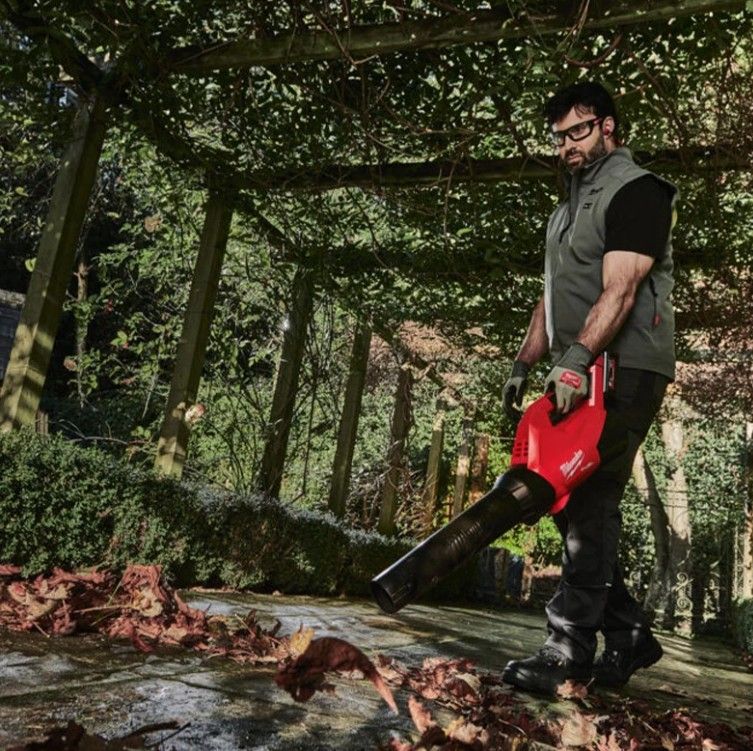 Повітродувка акумуляторна MILWAUKEE M18 FBLG3-802 (ЗП+2ак.Х8Аг) FORGE (4933499233)