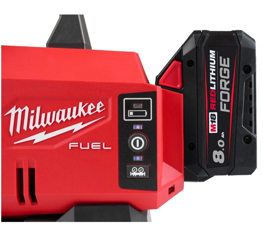 Насос вакуумний акумуляторний MILWAUKEE, M18 FVP5-801 з адаптером (зарядний пристрій M12-18 FC, 1 акумулятор М18 FB8 8Аг, масло) (4933499248)