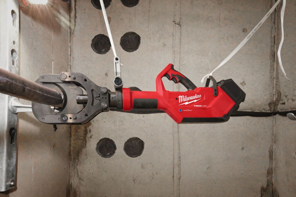 Кабелеріз гідравлічний акумуляторний з пультом д/к MILWAUKEE M18 HSFC125R-802C (зарядний пристрій M12-18 FC, 2 акумулятори М18 F (4933499331)