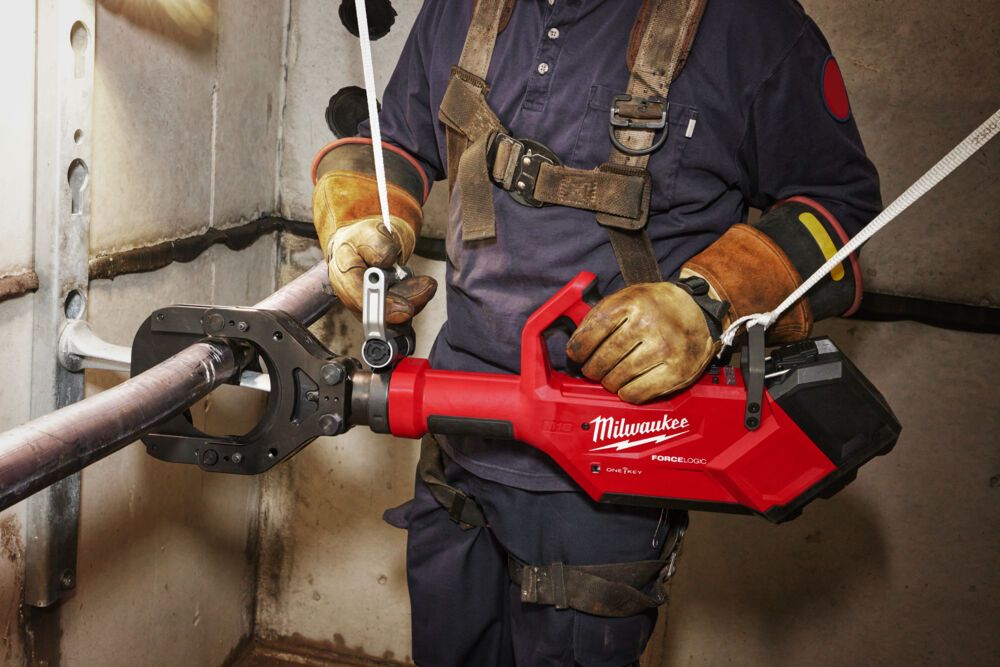 Кабелеріз гідравлічний акумуляторний з пультом д/к MILWAUKEE M18 HSFC125R-802C (зарядний пристрій M12-18 FC, 2 акумулятори М18 F (4933499331)