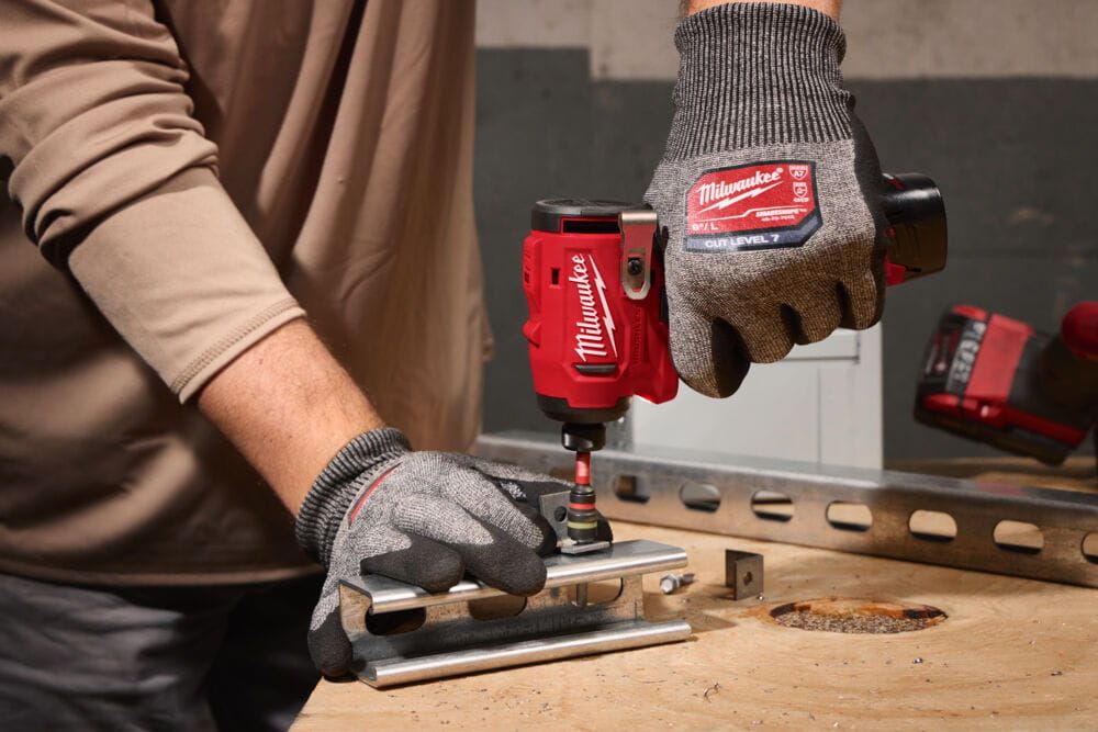 Шуруповерт ударний акумуляторний безщітковий 1/4'' HEX MILWAUKEE, M12 BLIDRC-202C, 124Нм (зарядний пристрій С12 С, 2 акумулятори (4933499690)