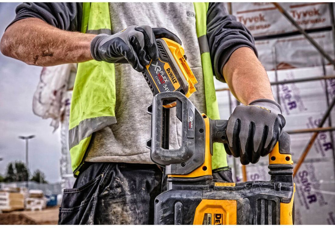 Акумуляторна батарея DeWALT DCB548