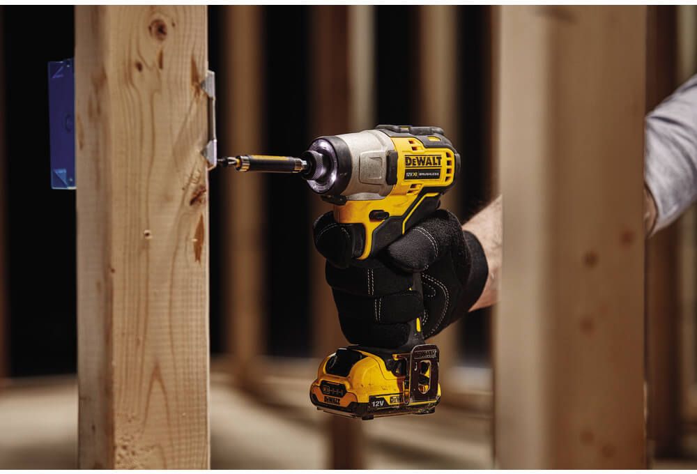 Шурупокрут акумуляторний безщітковий DeWALT DCF601N