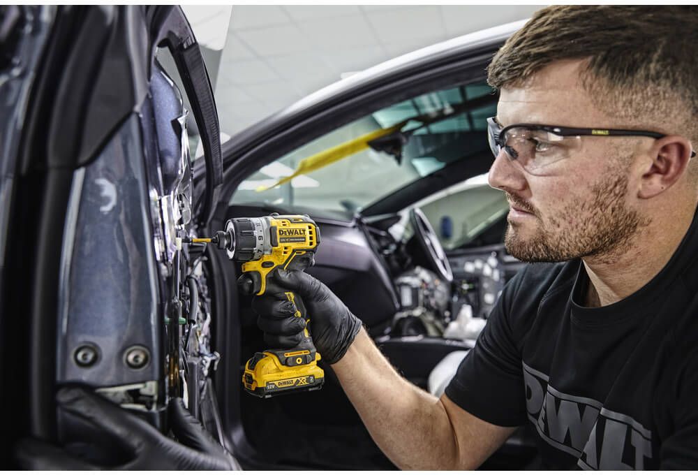 Шурупокрут акумуляторний безщітковий DeWALT DCF601N