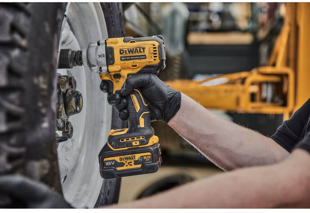 Гайкокрут ударний акумуляторний безщітковий DeWALT DCF891NT