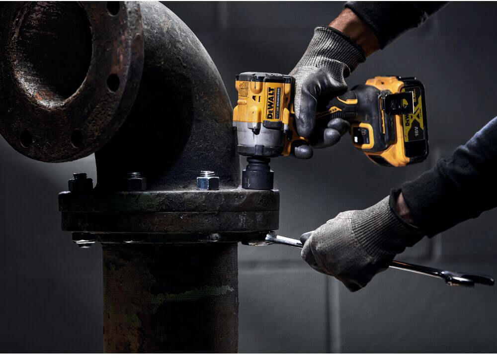 Гайкокрут ударний акумуляторний безщітковий DeWALT DCF922NT