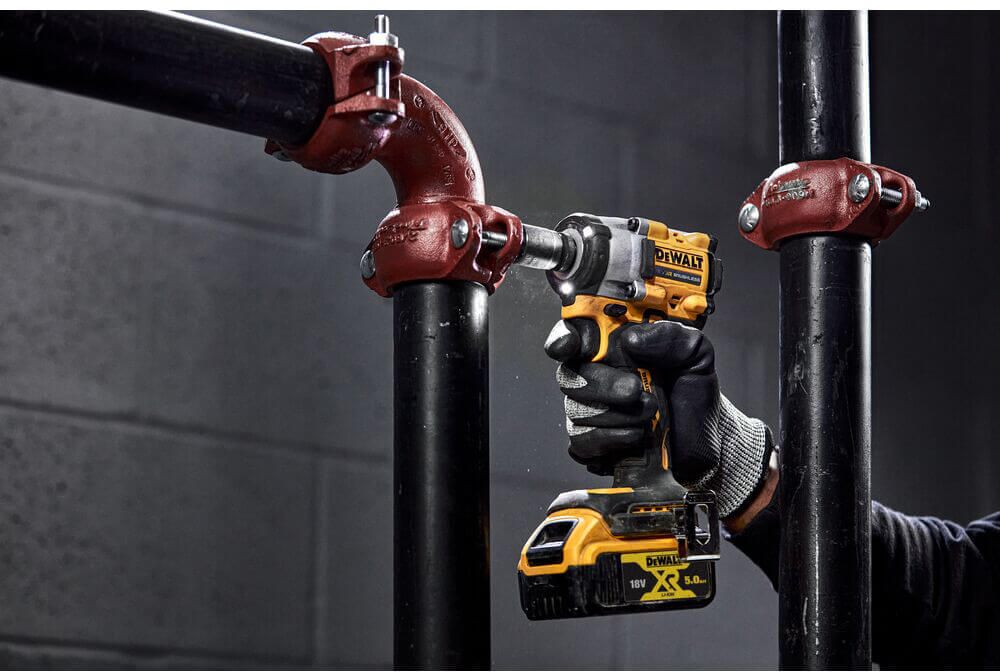 Гайкокрут ударний акумуляторний безщітковий DeWALT DCF922NT
