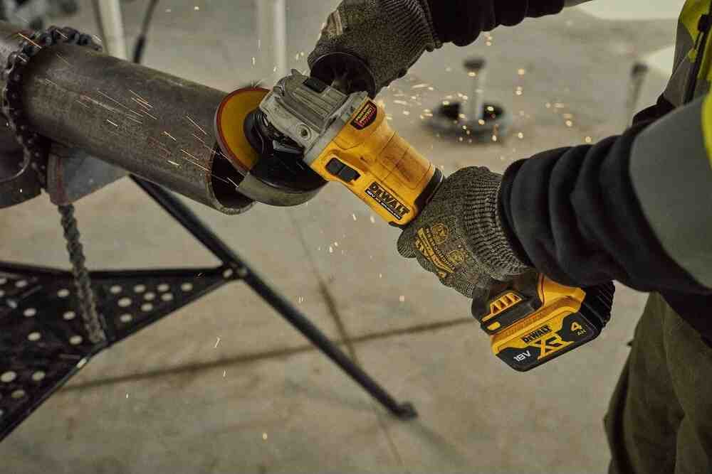 Шліфмашина кутова - болгарка акумуляторна безщіткова DeWALT DCG407M2T