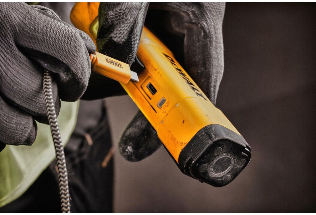 Ліхтар світлодіодний акумуляторний DeWALT DCL183