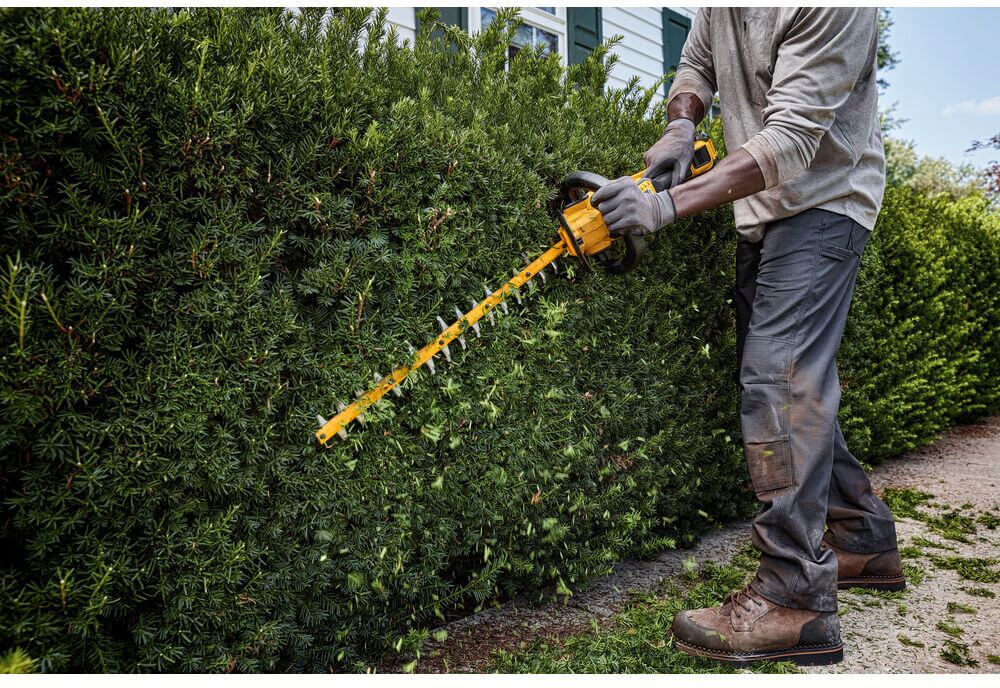 Кущоріз акумуляторний безщітковий DeWALT DCMHT573N