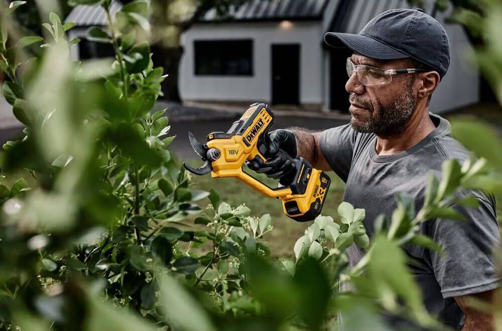 Ножиці садові секатор акумуляторний DeWALT DCMPP568P1