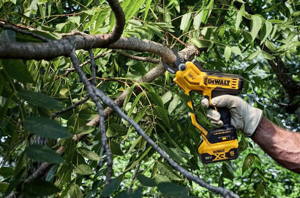 Ножиці садові секатор акумуляторний DeWALT DCMPP568P1