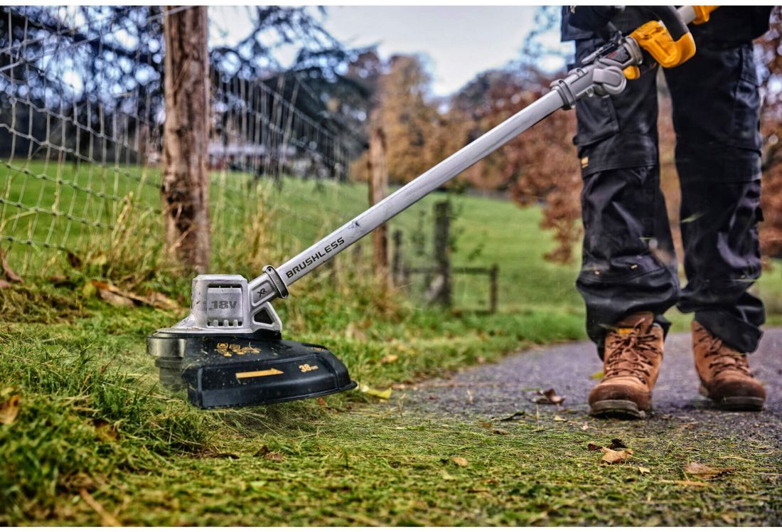 Коса акумуляторна безщіткова DeWALT DCMST561N