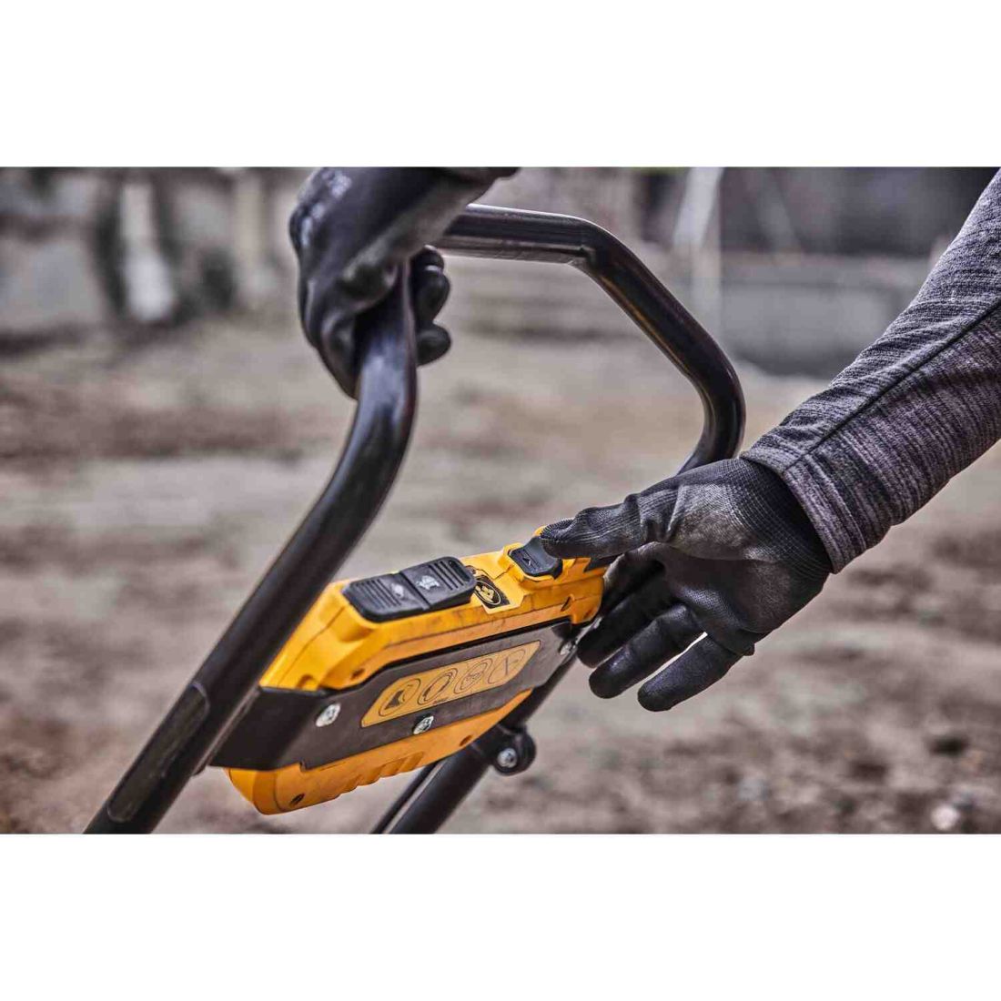 Вібраційна плита прямохідна акумуляторна POWERSHIFT DeWALT DCPS7154N