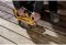 Шліфмашина стрічкова акумуляторна безщіткова DeWALT DCW220N