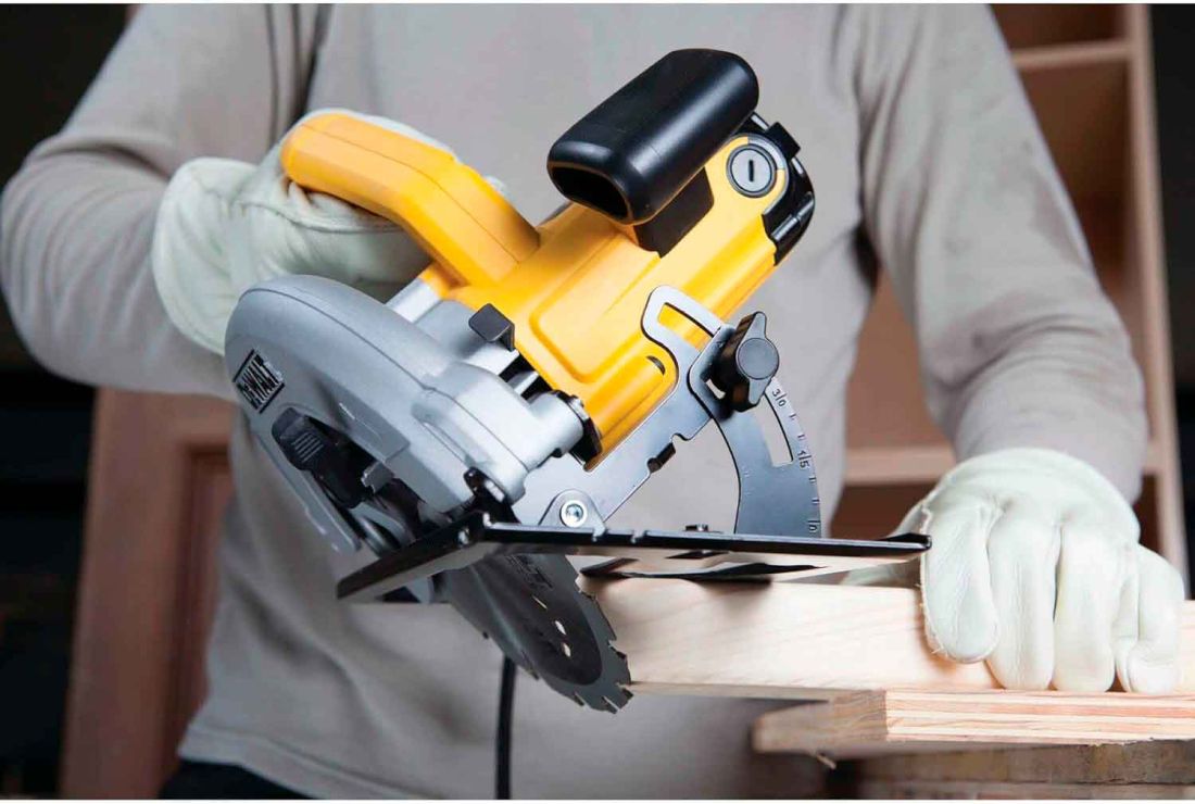 Пила дискова мережева DeWALT DWE560